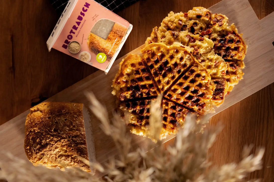 Herzhaft milde Waffeln: Brotwaffeln mit Käse und Pute