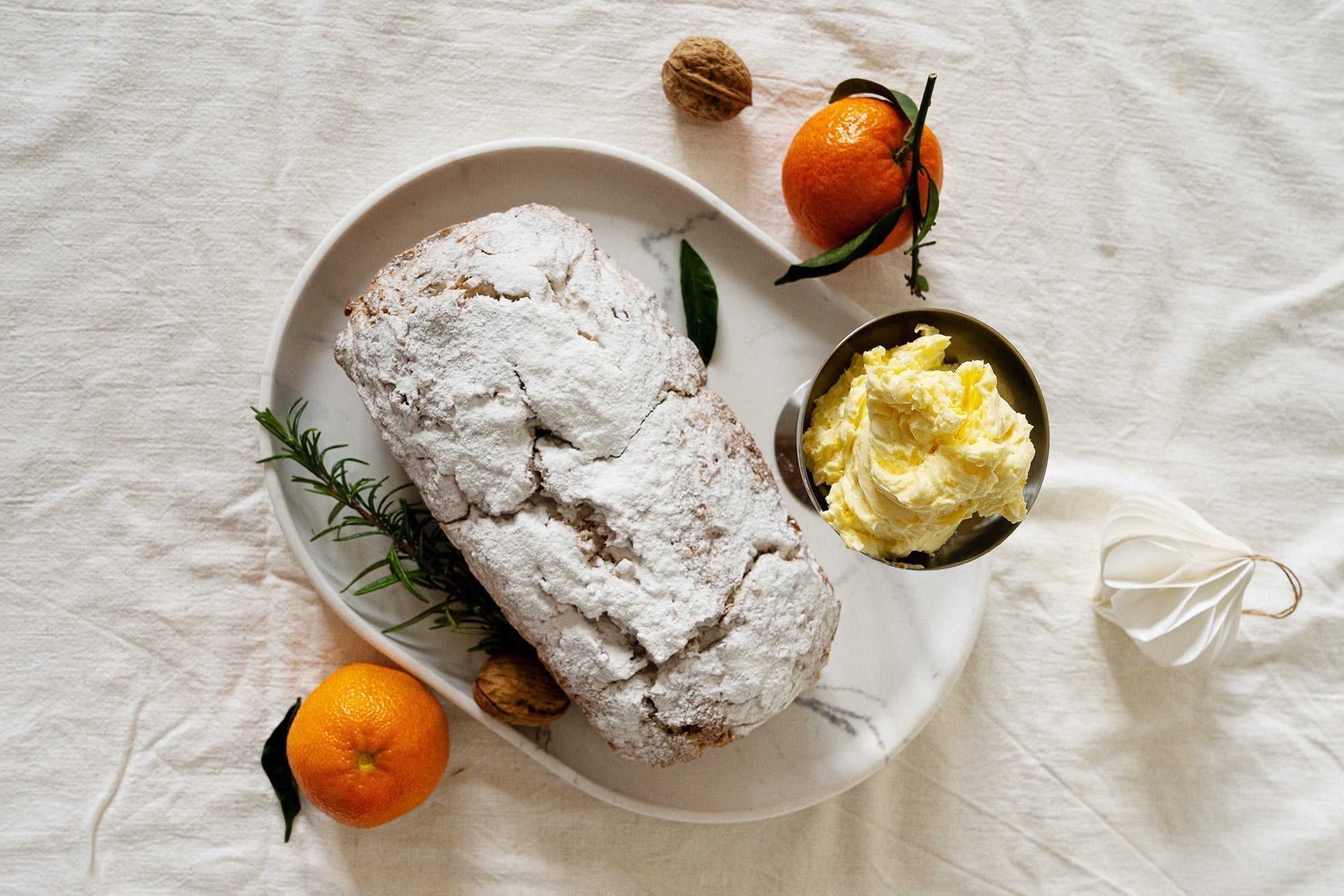 Christstollen mit Orangen-Salz-Butter