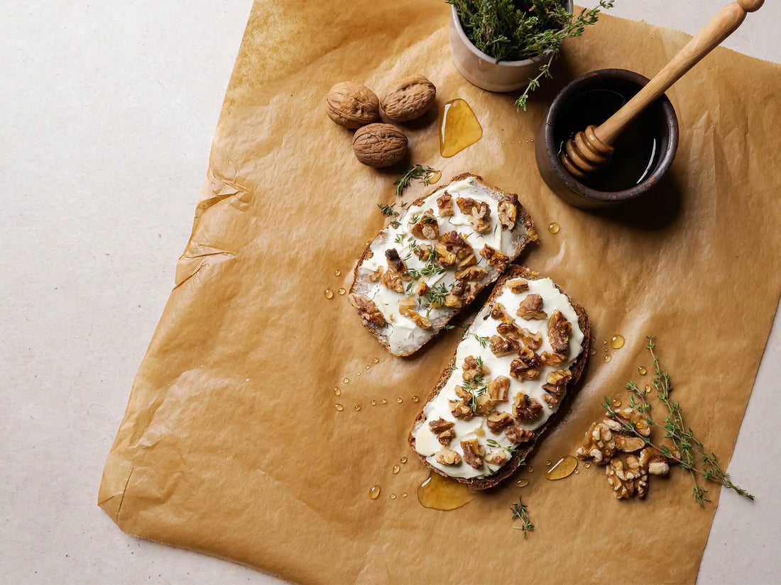 Gratiniertes Brot mit Ziegenfrischkäse, Walnuss und Honig