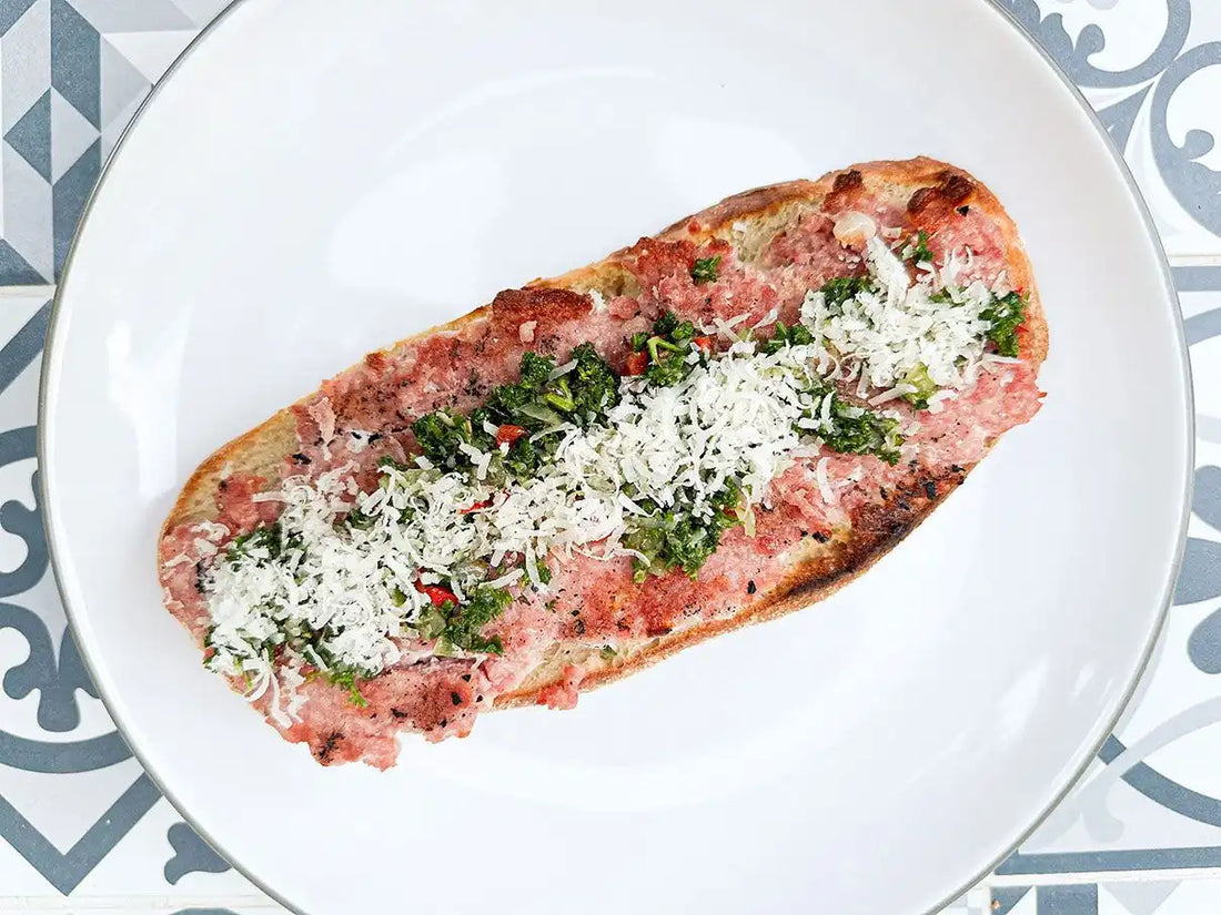 Krosses Baguette mit Salsiccia