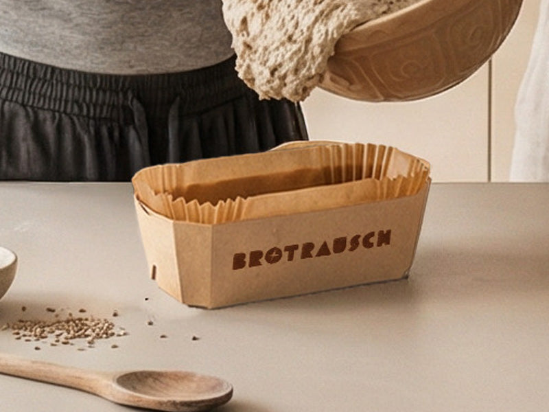 Holzbackform mit Backpapier Serviervorschlag