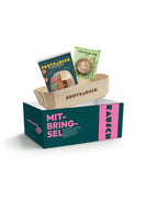 Mitbringsel Geschenkbox S mit Brotbackmischung Feines Urkorn, Topping und Holzbackform