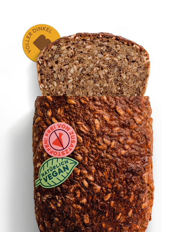 Dinkelvollkornbrot aus der Brotbackmischung Voller Dinkel, frisch gebacken und angeschnitten