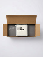 Brotrausch Geschenkbox im geöffneten Versandkarton, fertig verpackt zum Verschenken