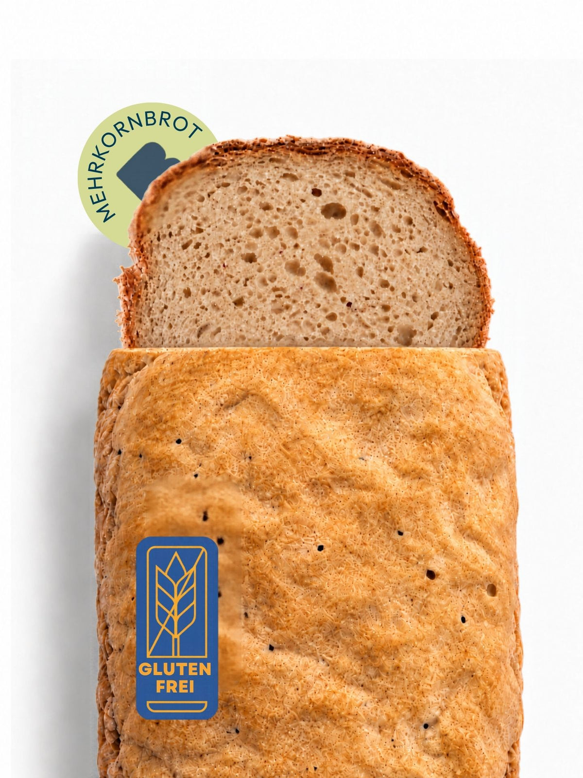 Glutenfreies Mehrkornbrot von Brotrausch mit Saaten, frisch gebacken und angeschnitten, mit Packung der Brotbackmischung