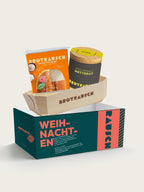 Geschenkbox Weihnachten M von Brotrausch: Brotbackmischung Helles Landbrot und Stullensalz Mettbrot mit Holzbackform