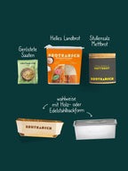 Inhalt der Weihnachtsbox M: Helles Landbrot, Topping Geröstete Saaten und Stullensalz Mettbrot, wahlweise mit Holz- oder Edelstahlbackform